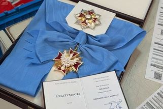 Zelenskyj vrátil Nawrockému vyznamenání v poštovním balíku - Novinky